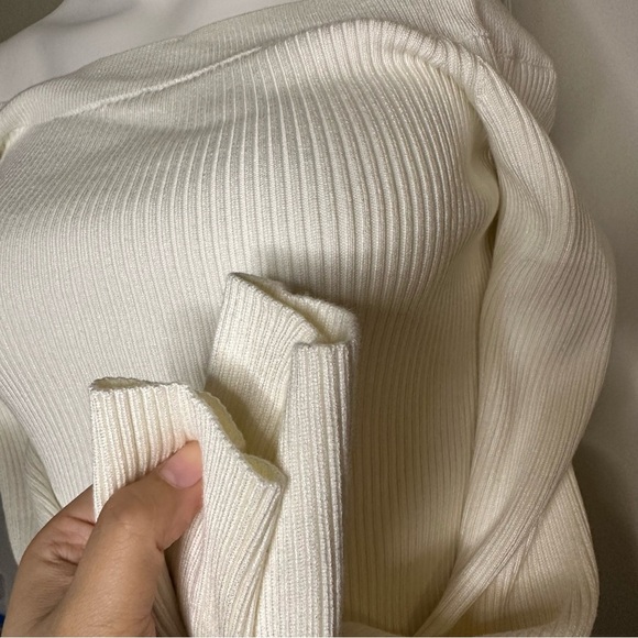 Abercrombie & Fitch Elegant Off-Shoulder Long Sleeve Cream Sweater - Picture 5 of 5